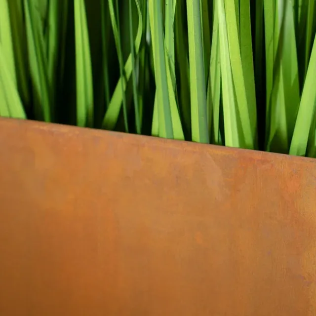 بیرونی باڑ کا کام۔